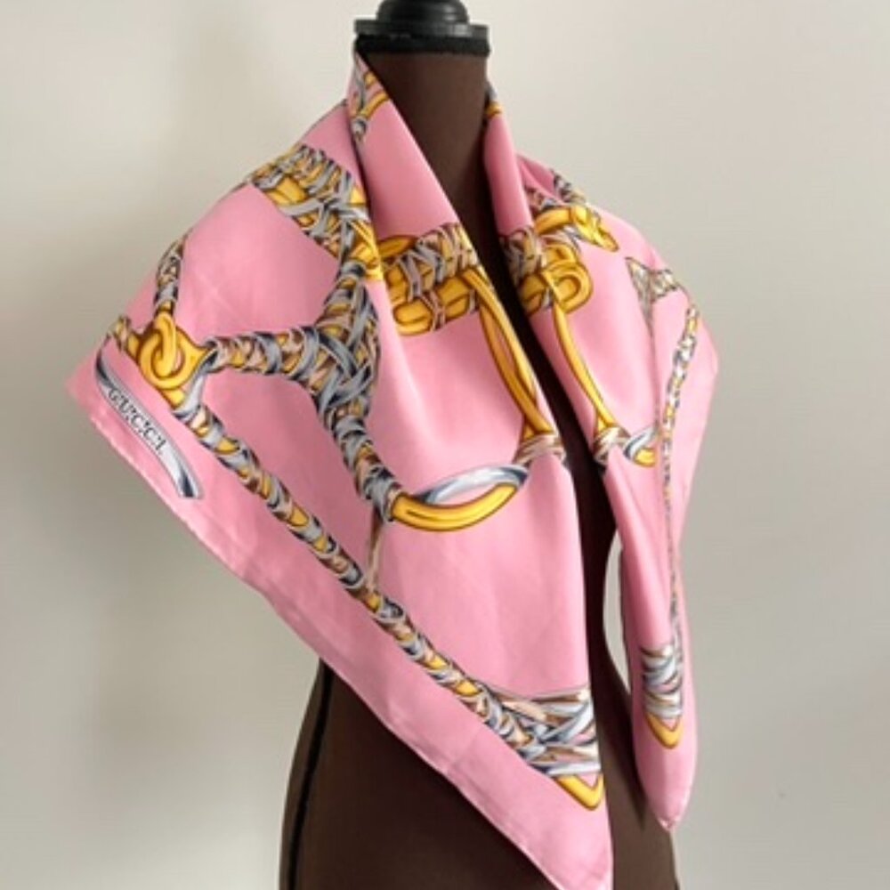 New Gucci Scarf Iconic Logo Gold Chain Barbie Pink Silk Wrap - Picture 5 of 15